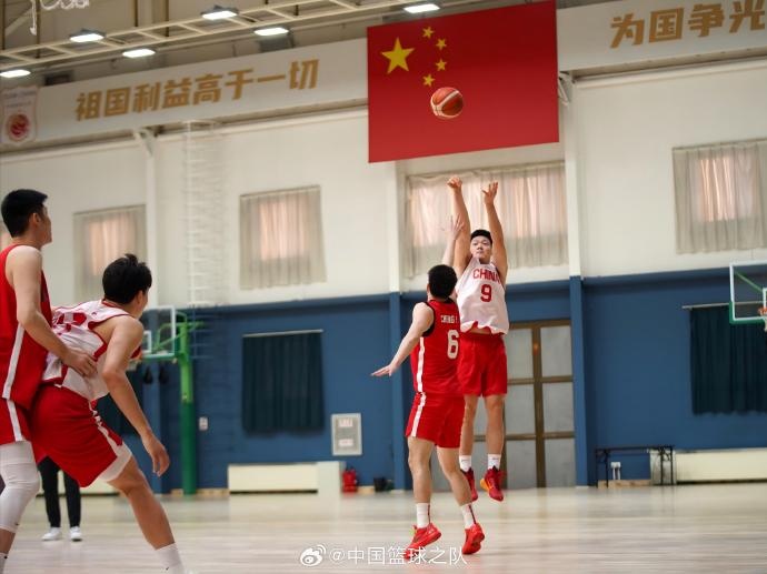  對(duì)抗訓(xùn)練繼續(xù)！中國(guó)男籃最新訓(xùn)練圖集新鮮出爐