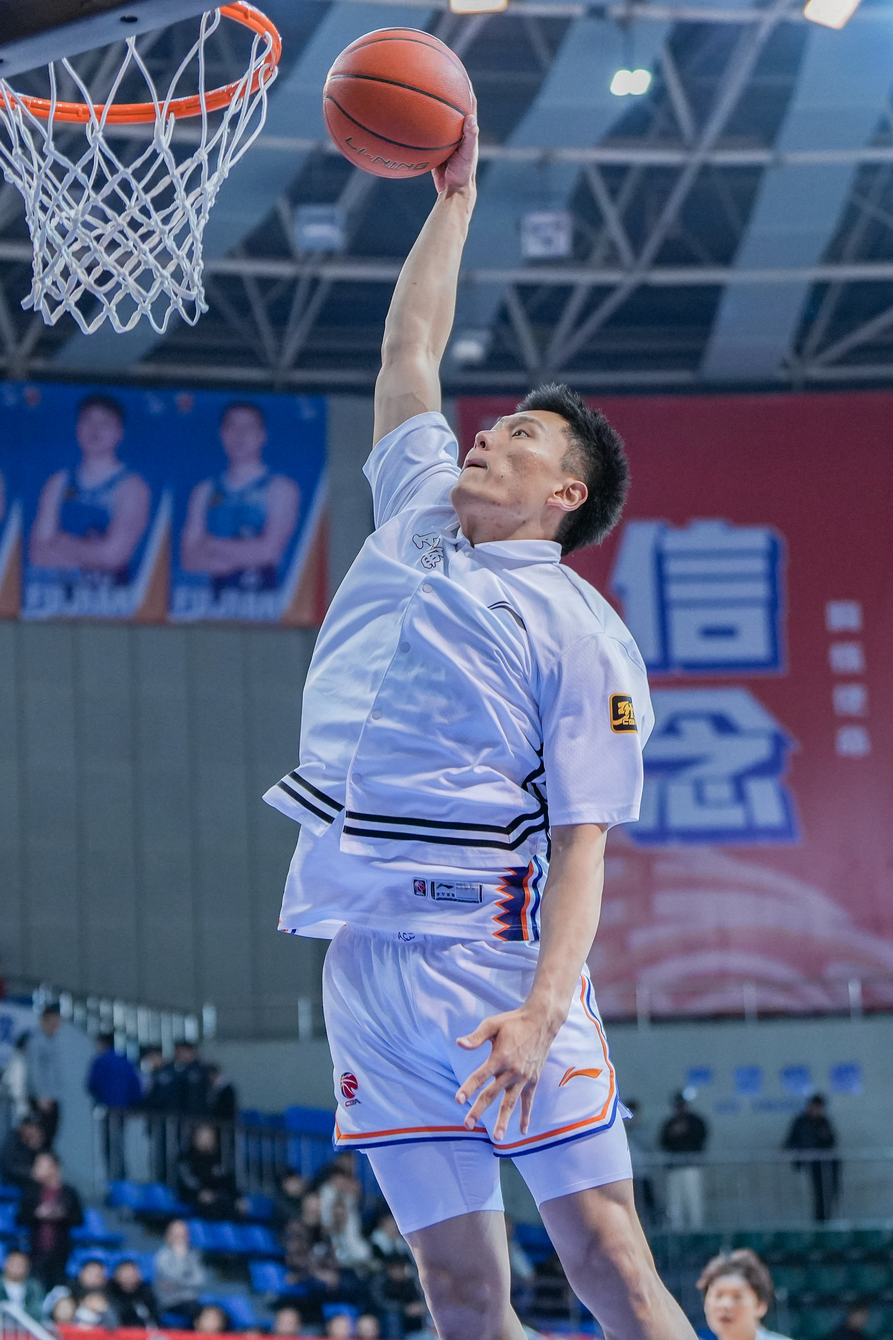  持續(xù)漲球！上海男籃“李花”組合—李弘權、李添榮