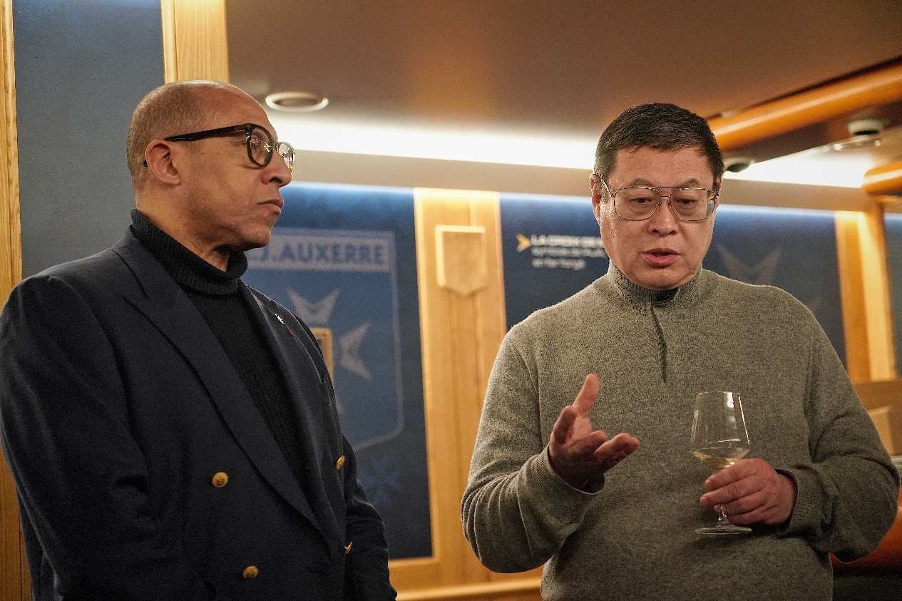  法國足協(xié)主席迪亞洛做客歐塞爾，并與董事會主席周云杰會晤