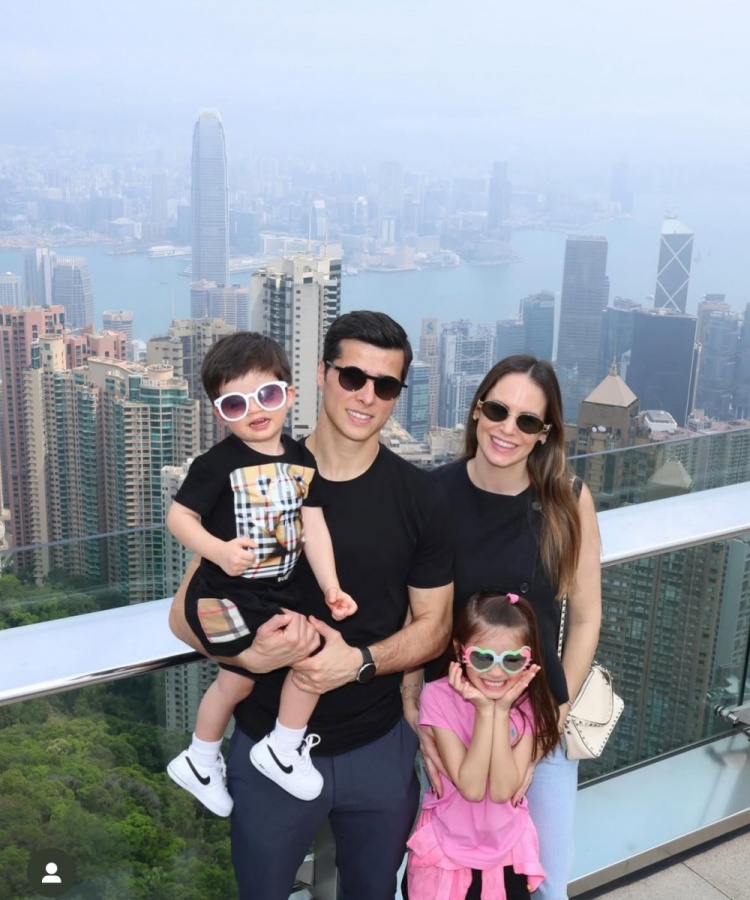  特謝拉帶家人赴中國香港過周末，陳晉一留言：這是個好地方