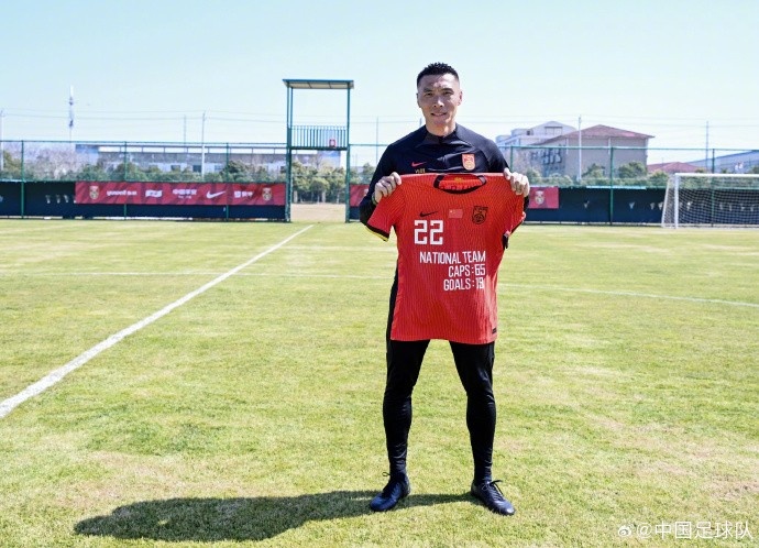  向退役的前國(guó)家隊(duì)球員于大寶表達(dá)感謝、送上祝福