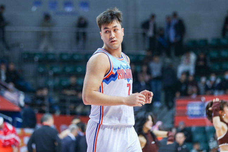  防到5犯被提前罰下！艾孜麥提全場9中3 貢獻9分1板1斷