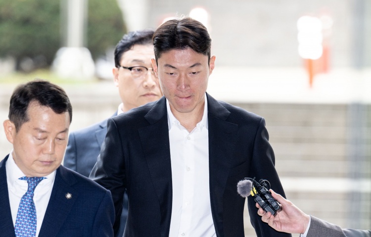  韓國國腳黃義助非法拍攝不雅視頻，一審被判有期徒刑1年緩刑2年！