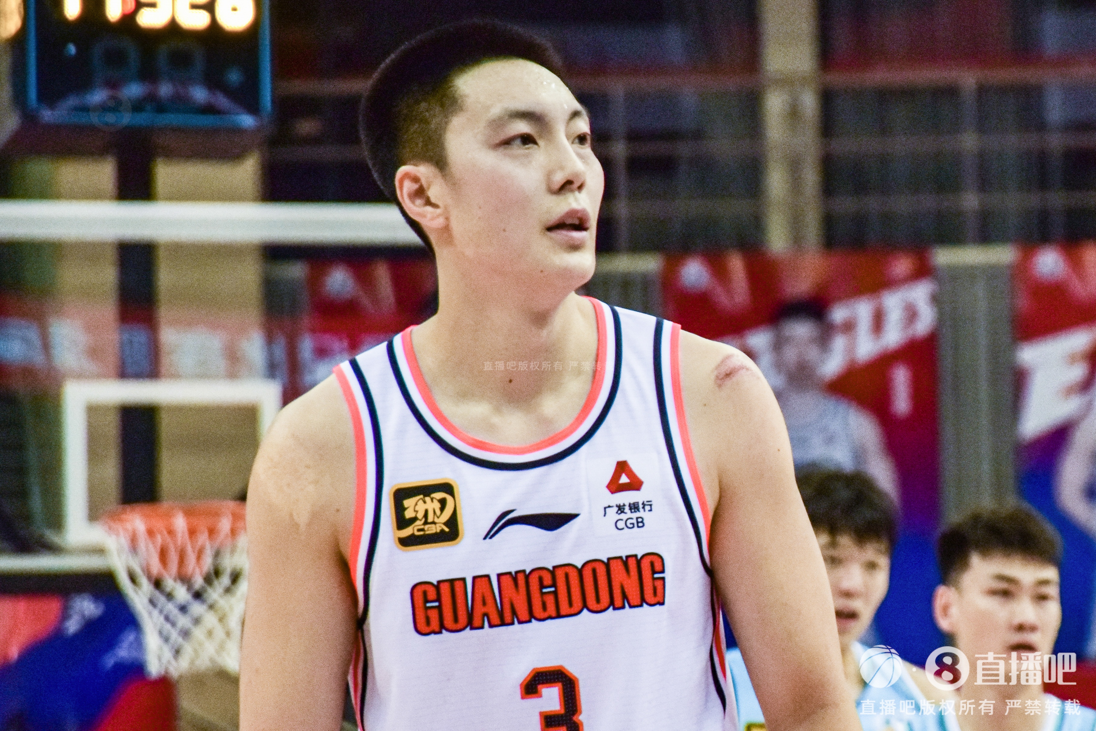  隊長歸來！胡明軒復出表現(xiàn)完美 7中4拿下11分3板5助0失誤
