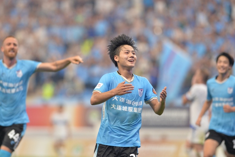 19歲國青小將毛偉杰進(jìn)入大連英博戰(zhàn)泰山首發(fā)，將迎中超首秀