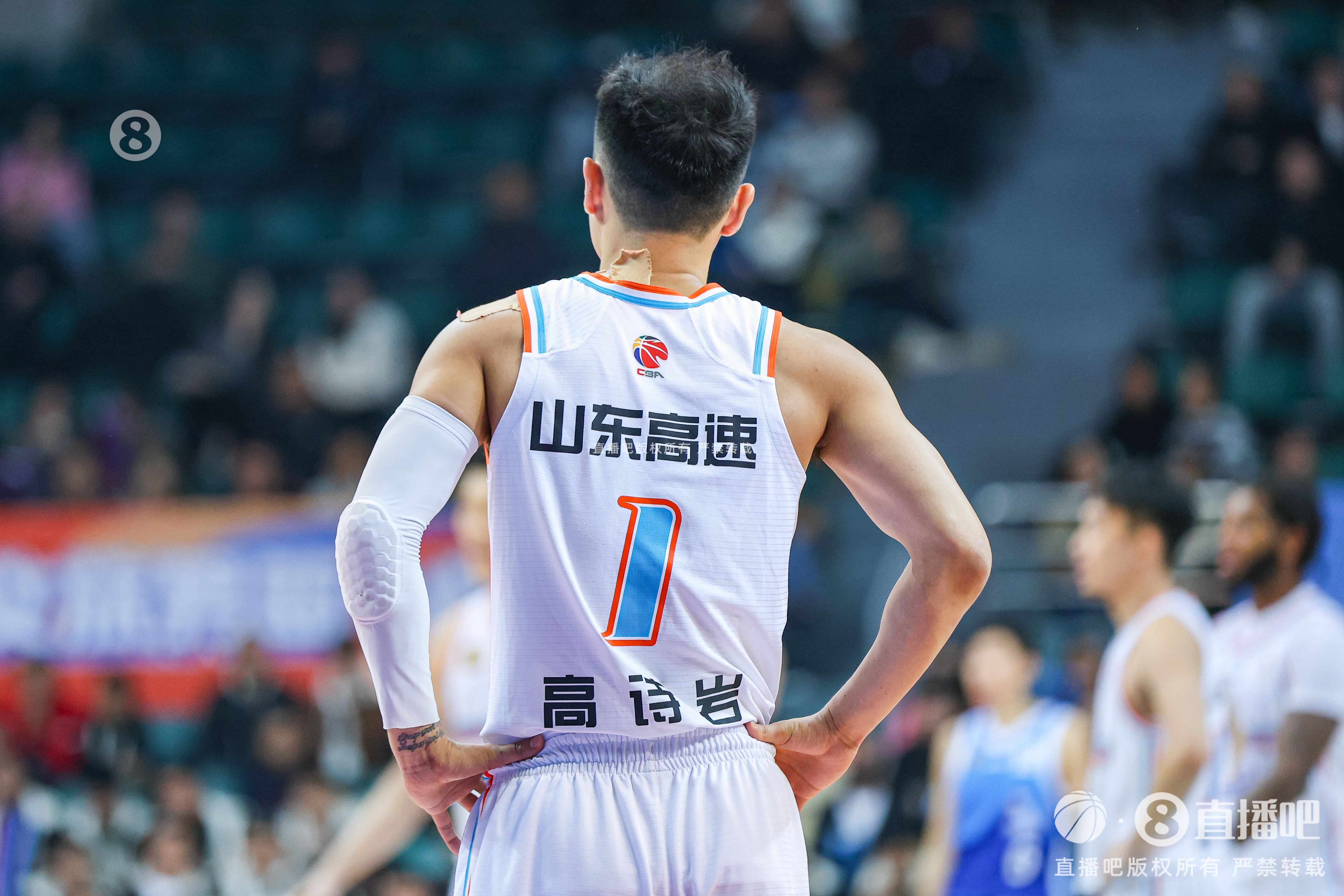  慢熱！首節(jié)山東落后四川1分 全隊首發(fā)5人單節(jié)合計僅拿到3分