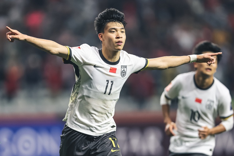  北青體育：18歲“跳級(jí)生”王鈺棟有望進(jìn)入國(guó)足客戰(zhàn)沙特名單！